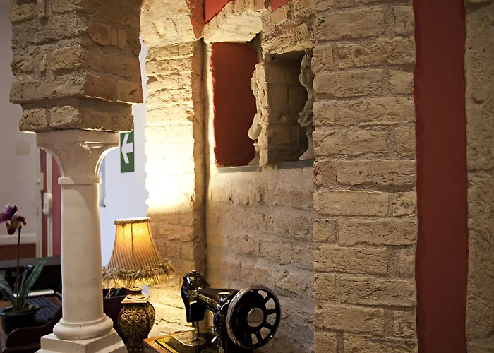 Navona Queen Rooftop 4*